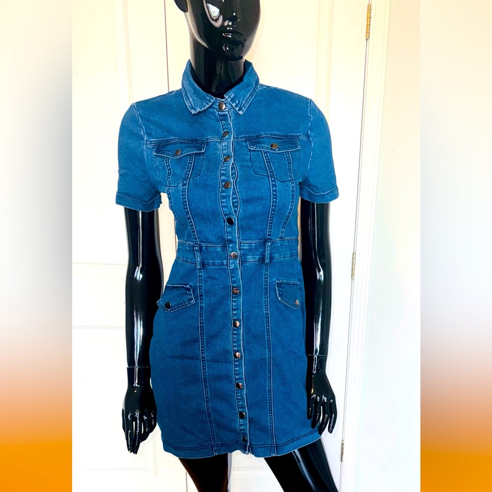 ✨ Classic Denim Button-Down Mini Dress ✨
